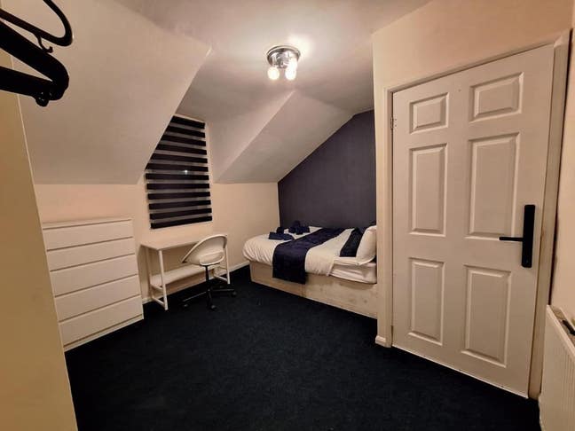 Spacious Double Bedroom in 2 Bed Flat no reception Main Photo