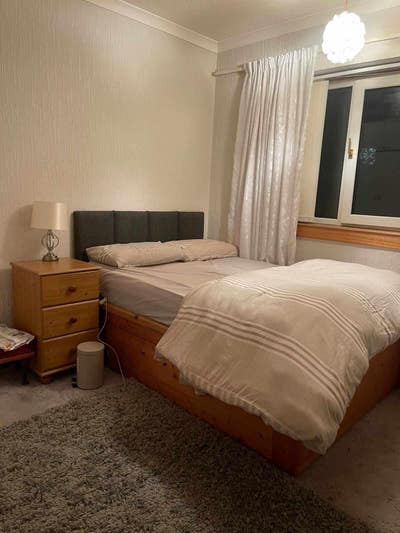 Double room available ( bedroom) Main Photo
