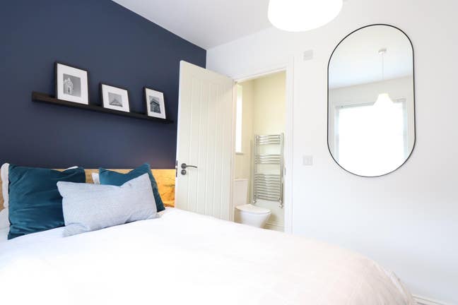 Stylish En-Suite Double Room in great location! Main Photo