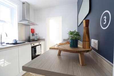 Ensuite + Kitchenette + Parking Main Photo