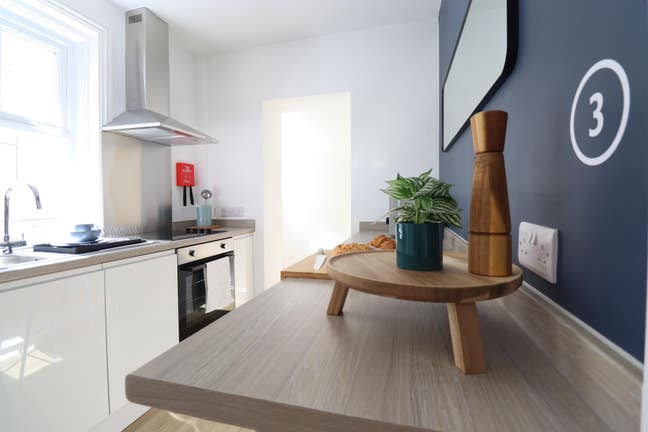 Ensuite + Kitchenette + Parking Main Photo