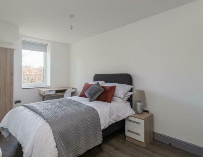 *Affordable 1-Bed Flatshare Near Cannock Shopping  Main Photo