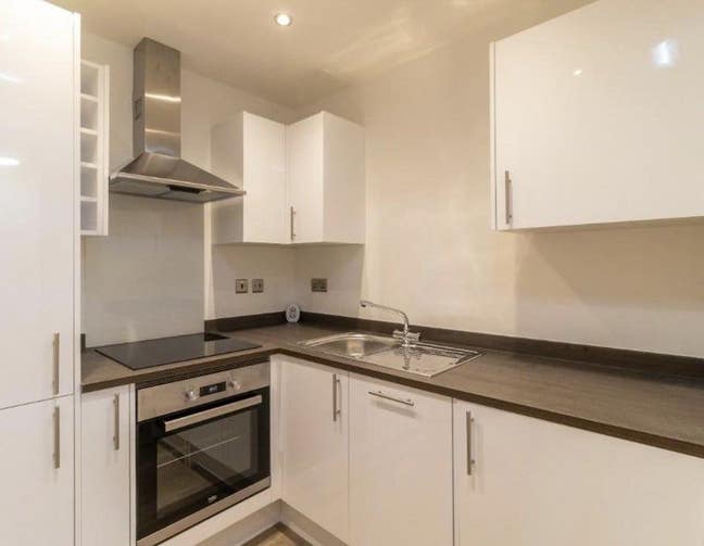 "Central Wirral Flatshare – Bills & WiFi Included! Main Photo