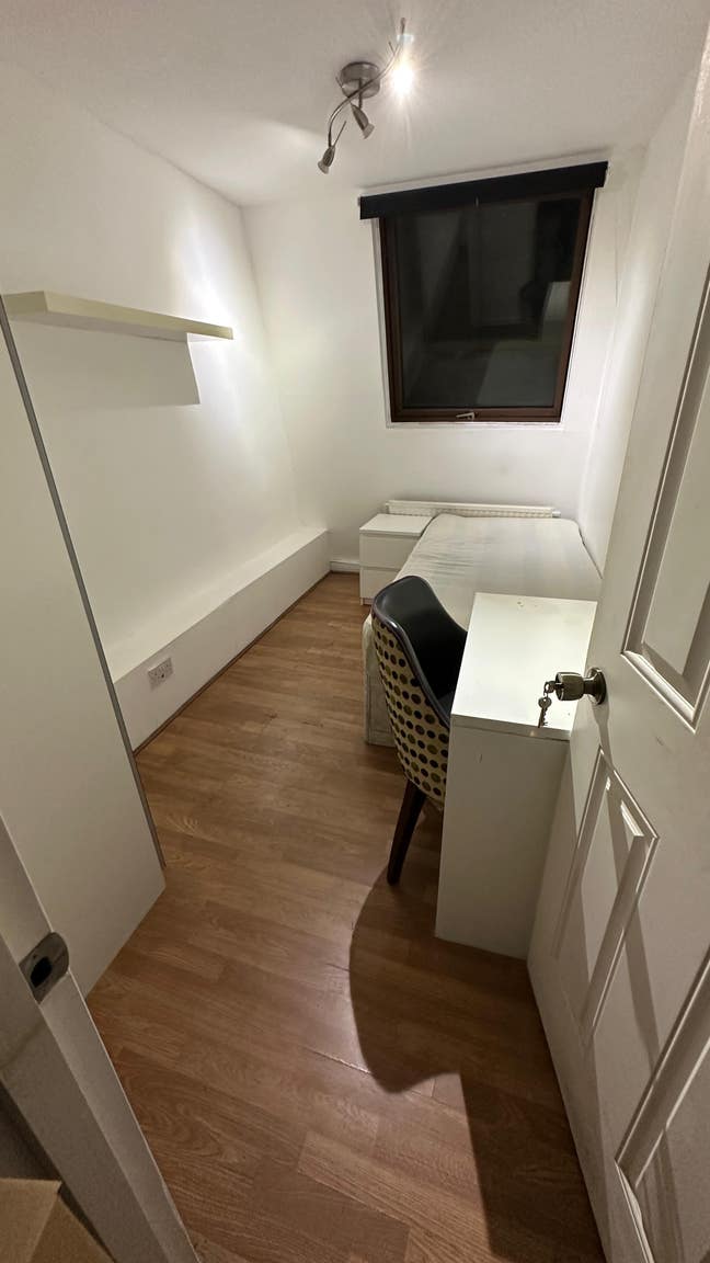 Close to Shepherds bush green. transport available Main Photo