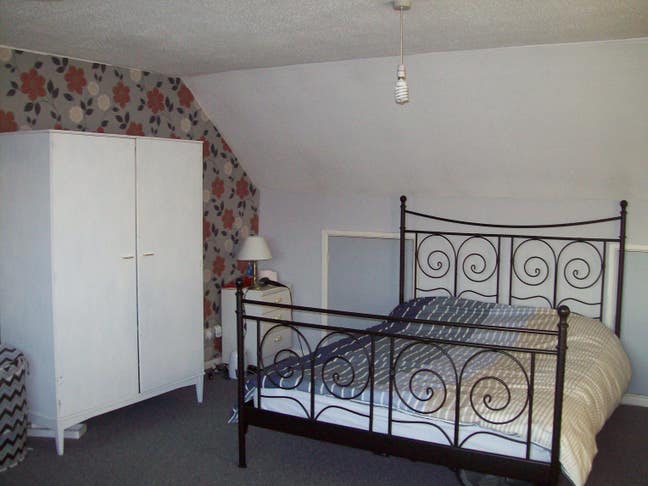 Extra large room with En-suite for a Professional Main Photo