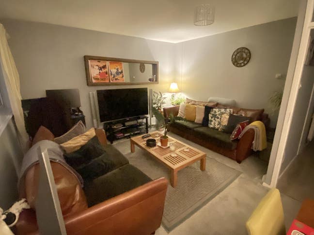 >>Move Nov  5.  6 Mins from Tube. Sml Dbl Room.  Main Photo