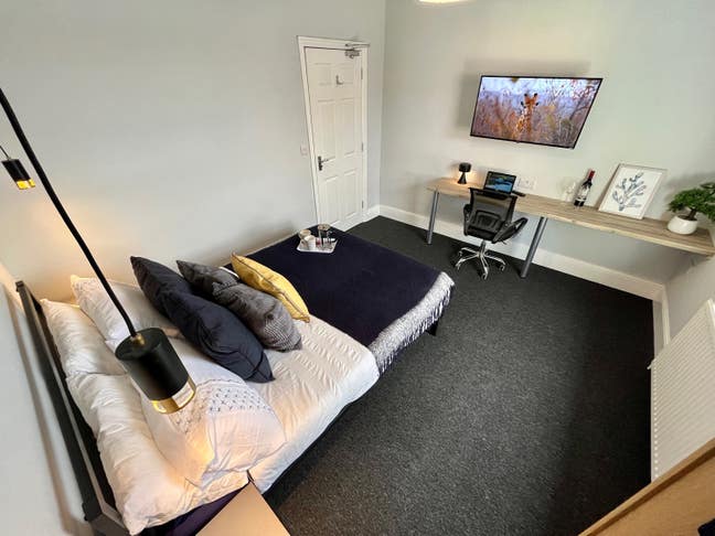 &pound;585PCM - Cross Street - LN5  Main Photo