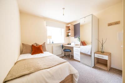 Modern 6-Bedroom House – Histon Road, Cambridge |  Main Photo