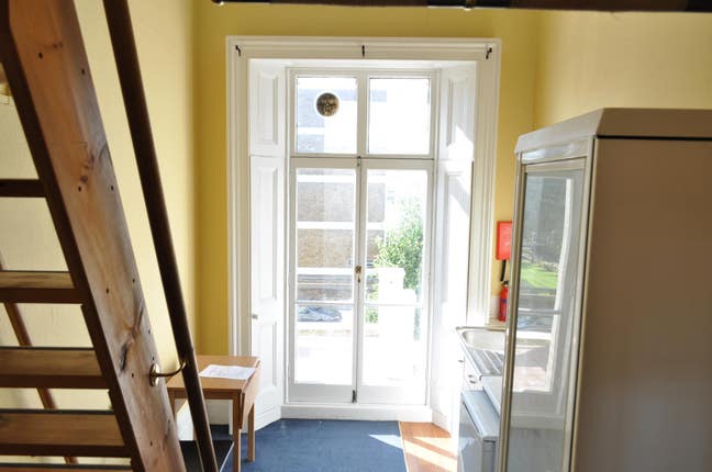 Lovely single bedsit  available in Pimlico Main Photo