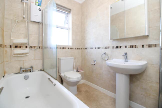 Large fully furnished double room to rent Main Photo
