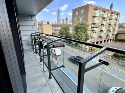 SUBLET: Large room in Borough (Dec-Jan) Main Photo