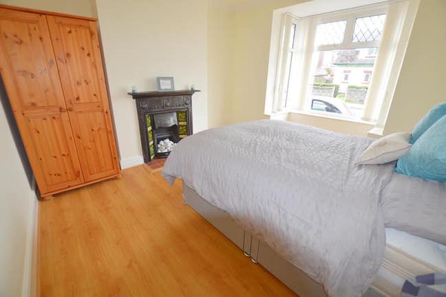 Double Room in Poole Main Photo
