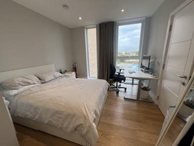 Large Ensuite near Earlsfield & Tooting Broadway Main Photo