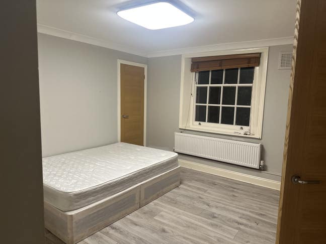 Hi guys I have 4 bedrooms at the same house Main Photo