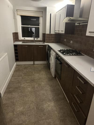Hi I have one double bedroom available  Main Photo