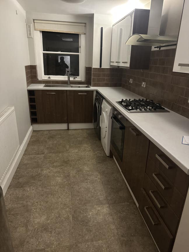 Hi I have one double bedroom available  Main Photo
