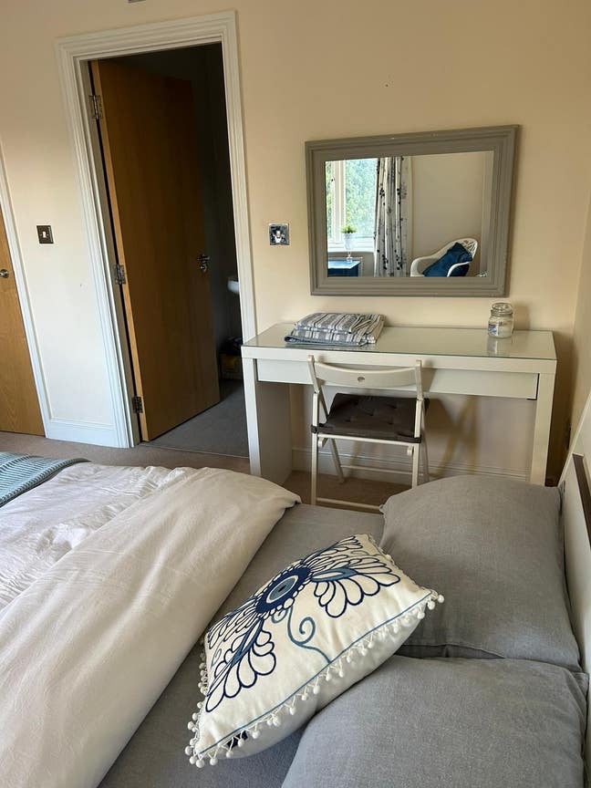 Large en-suite double room Main Photo