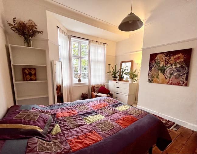 Bright and Spacious Furnished Double Room  Main Photo