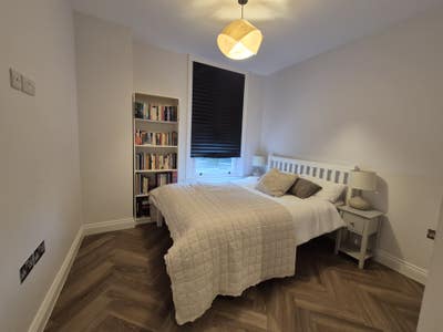 Double room, large walkin shower, Wood Lane W12,  Main Photo
