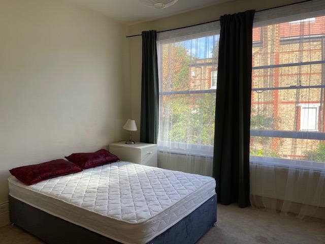 A Large Double Room for Professional N8 Main Photo