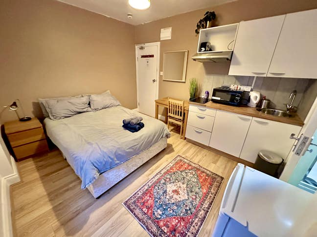 **Self-Contained Studio Flat in Golders Green** Main Photo