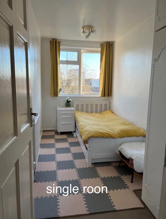 Single room to let for female  Main Photo