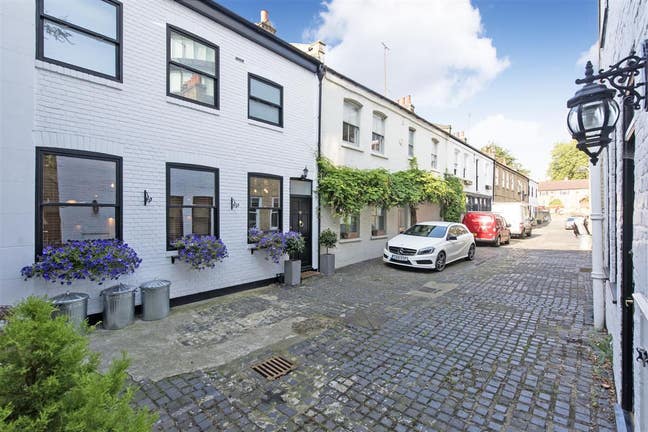 Beautiful Mews Mon-Fri Main Photo