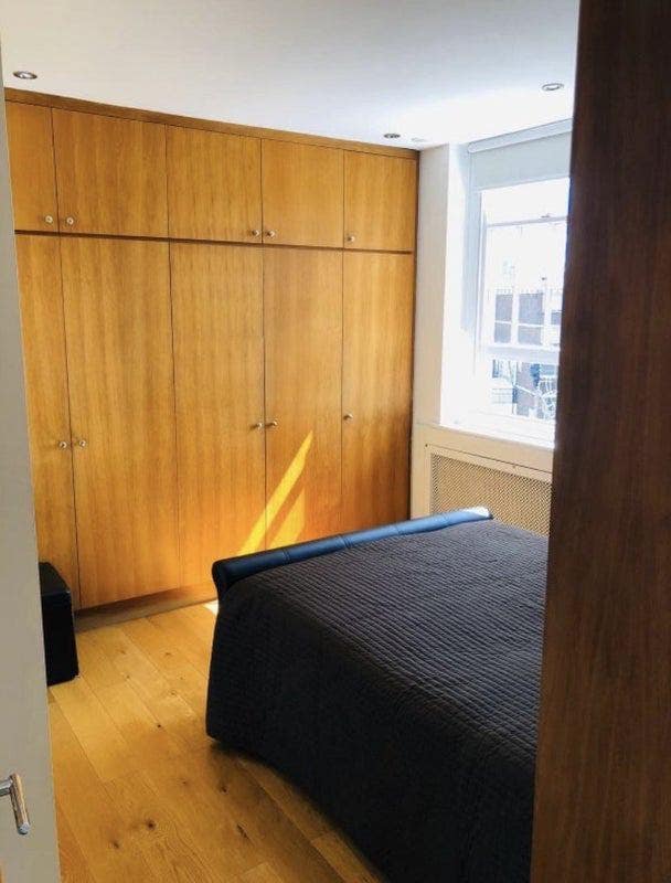 Bills inc. - Modern Double Bedroom in Notting Hill Main Photo
