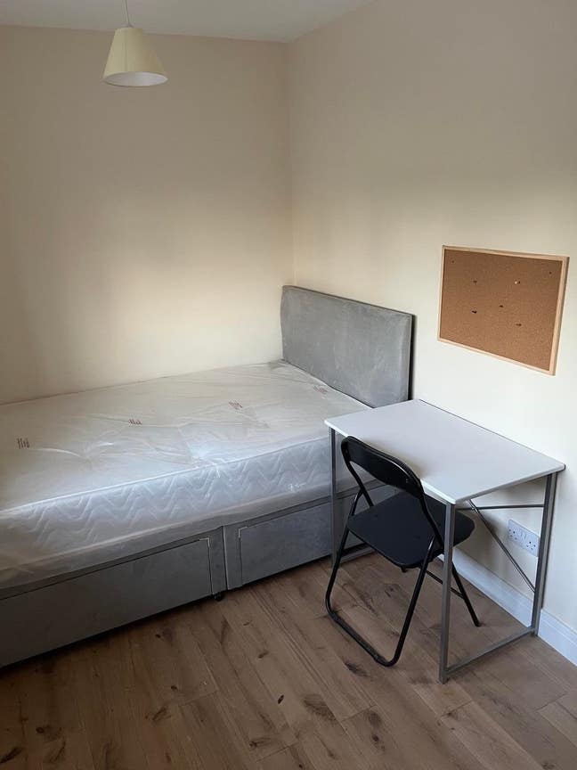 En-suite Grays Road Churchill Old Road campus Main Photo