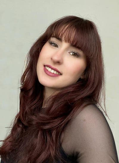 I am a professional female aged 27. I am look... Main Photo