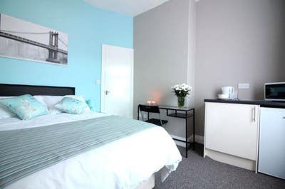 Well Presented Room Available in Normanton House S Main Photo