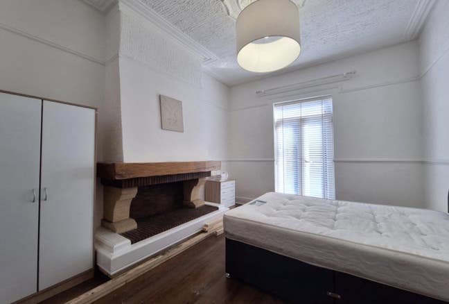 L9 Area One Double Room  &pound;600.00  Bills Included Main Photo