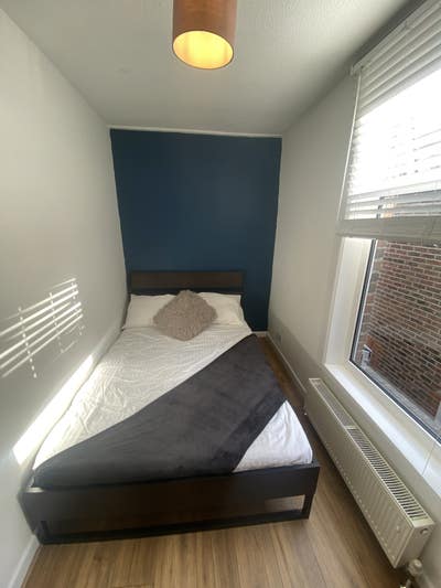 Lovely double room with en-suite Main Photo