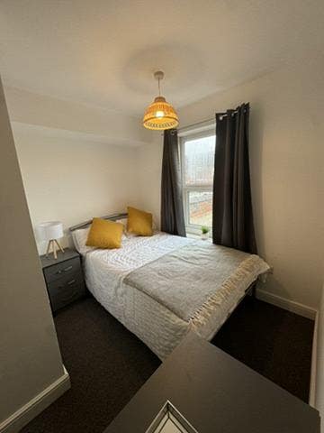 Newly Refurbished Town Centre House Share Main Photo