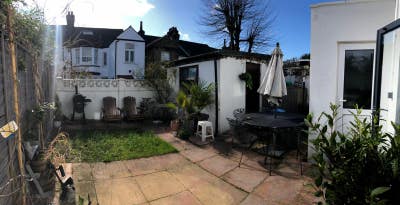 En suite in lovely house w/garden in SW2 Main Photo