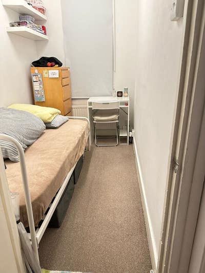 Single bedroom just opposite St. George's hospital Main Photo