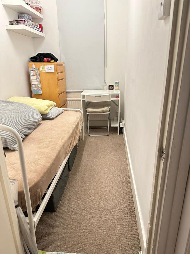 Single bedroom just opposite St. George's hospital Main Photo