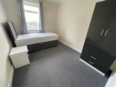 Refurbished Single Room with Parking in Spalding Main Photo