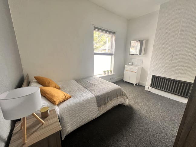 Large Double Rooms Near Hull University Available! Main Photo