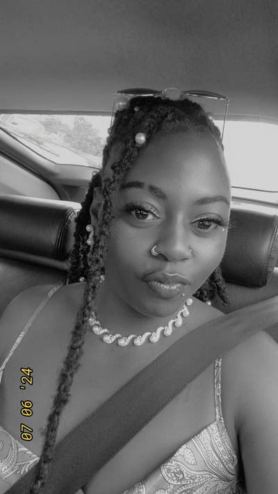 female looking for studio/room Main Photo