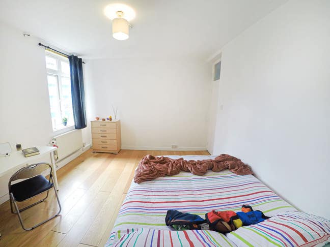Amazing Double in 4 Bed Flat - Homerton 02/10 Main Photo