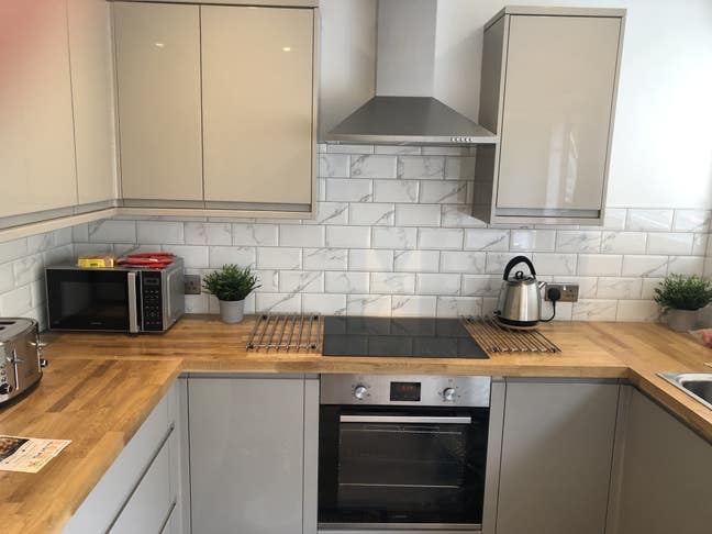 Friendly house share near Frimley Park Hospital Main Photo