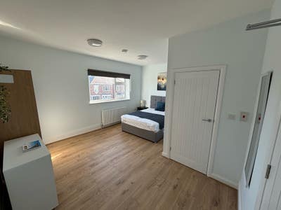 Newly Refurbished 6 Bedroom Shared House Main Photo