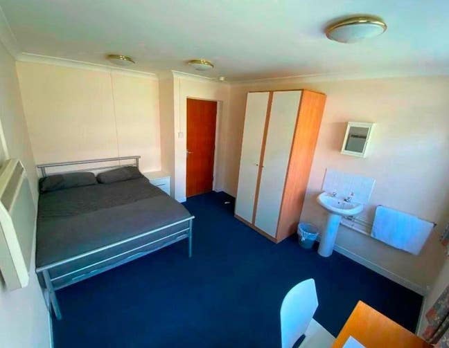 "Furnished 1-Bed Flatshare: Ideal for Key Workers! Main Photo