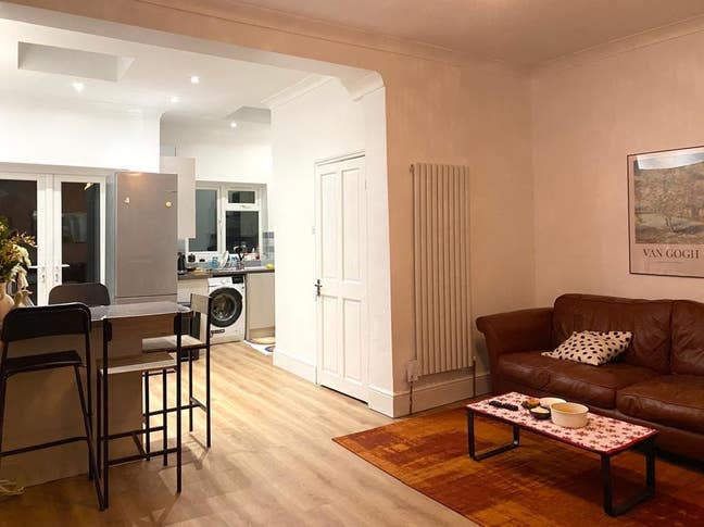 A Beautiful Room  Main Photo
