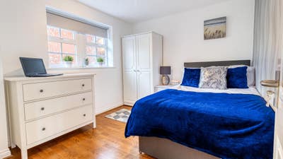 Designed For Comfort Property Near Sugar Way 🥰 Main Photo