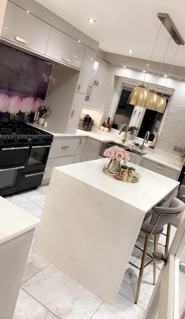      Females preferred!  In a shared family home
 Main Photo