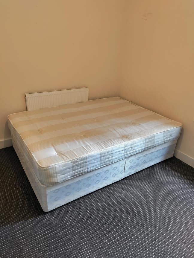 Nice Double Room in E6 Main Photo