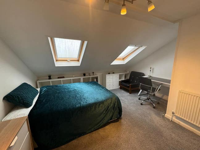 Bright Double bedroom and actual Garden Main Photo