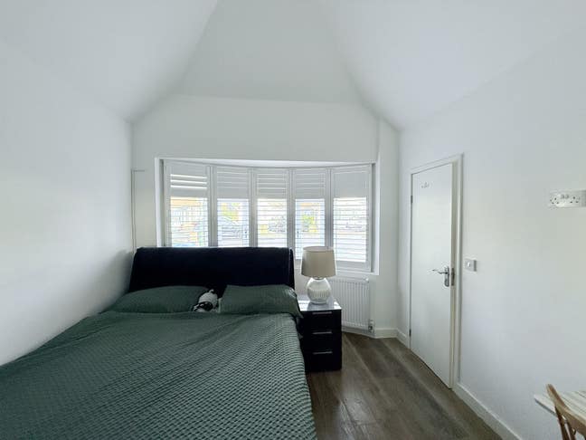 Spacious Modern Double Room with En-suite WC Main Photo